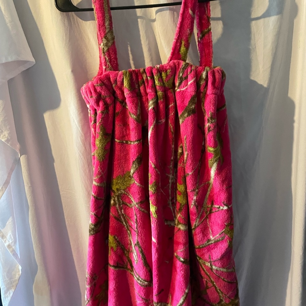 Bass Pro White River Pink Camo Fleece Towel Wrap